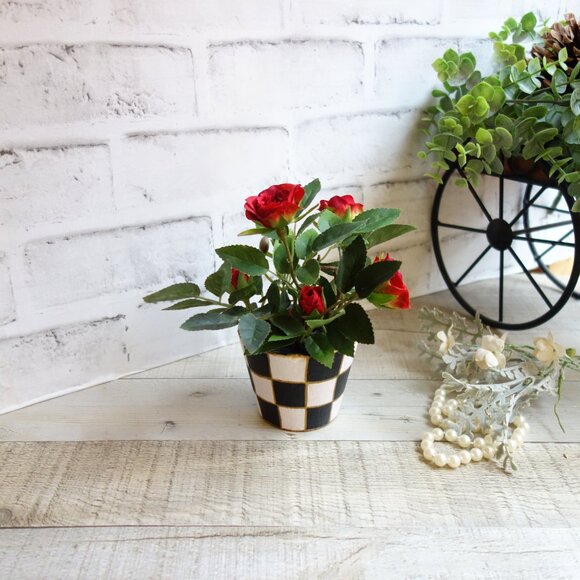 Checked Flower Pot Checks and Roses Decor Buffalo Check Flower Pot - Picture 6 of 7